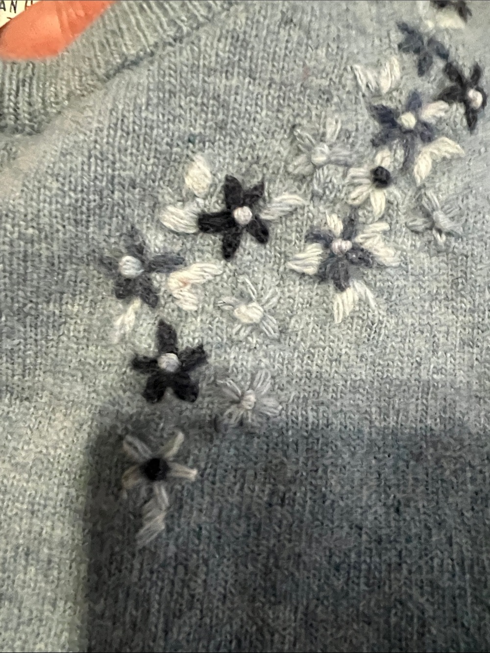 Vintage Van Heusen Lambswool Embroidered Button-Front Sweater Cardigan - Picture 3 of 7